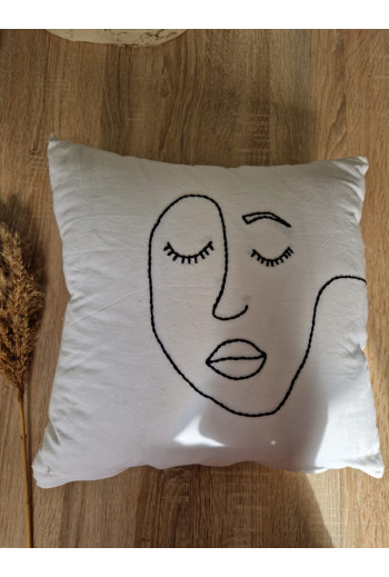 Coussin carré brodé à la main