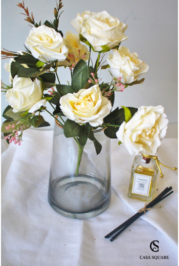 Bouquet des roses en beige